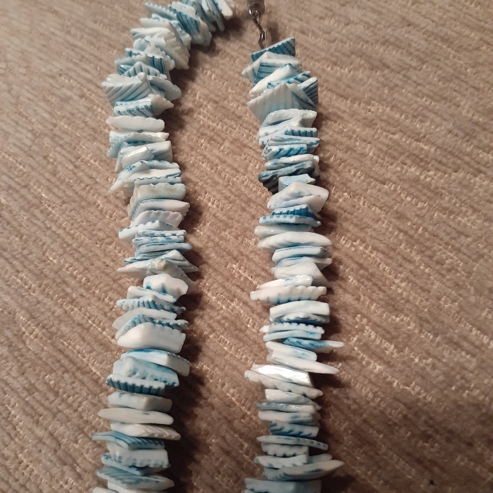 Shell Necklace - Picture 2 of 2